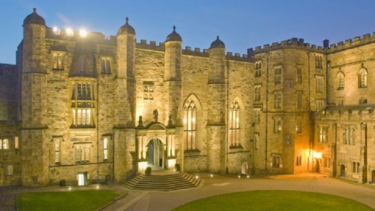 Εκατοντάδες κρούσματα κορωνοϊού εντοπίστηκαν σε βρετανικό πανεπιστήμιο