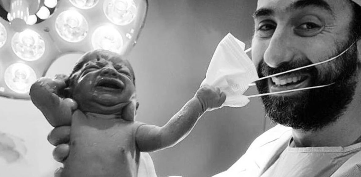 Νεογέννητο τραβά τη μάσκα του μαιευτήρα και γίνεται viral