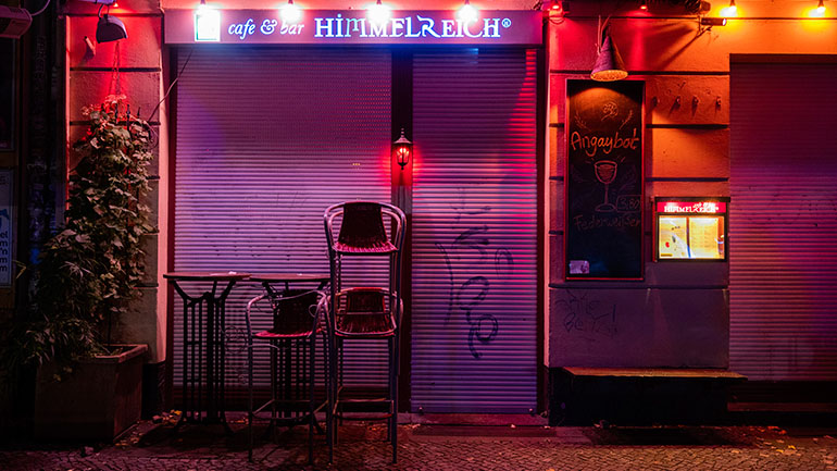 Γερμανία: Το δικαστήριο του Βερολίνου ακύρωσε τους νυχτερινούς περιορισμούς στα μπαρ και τα εστιατόρια