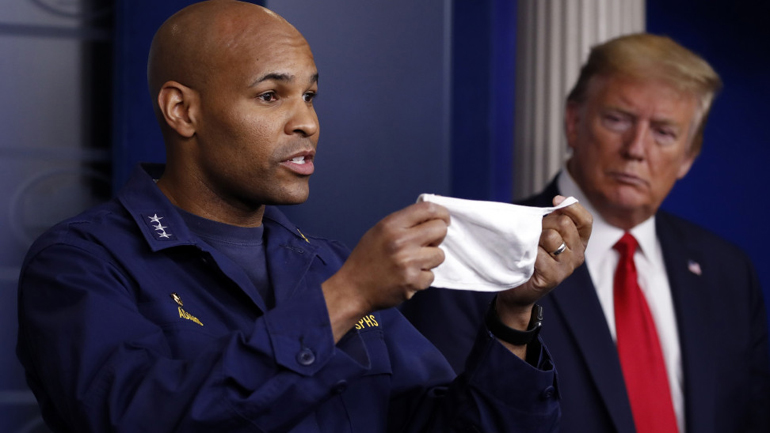 «Έκανα λάθος» δηλώνει από τη ΜΕΘ σύμβουλος του Τραμπ που δεν φορούσε μάσκα στον Λευκό Οίκο