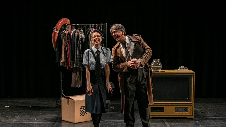 «Παίζοντας το θύμα» στο Θέατρο Rex