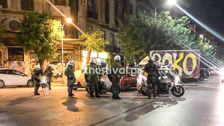Θεσσαλονίκη: Επίθεση με μολότοφ σε διμοιρία των ΜΑΤ