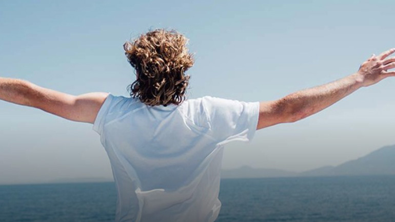 Αντιδράσεις για το tweet του Τσιτσιπά