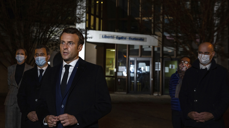 Μακρόν: Ισλαμική τρομοκρατία ο αποκεφαλισμός του καθηγητή