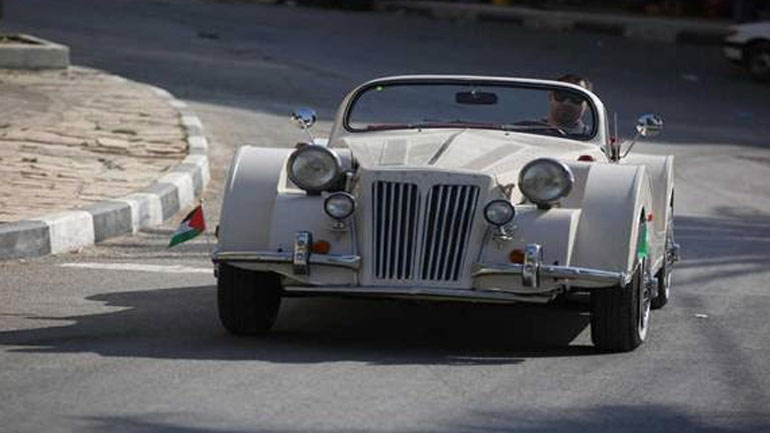 Ιδιοκτήτης εκθεσιακού αυτοκινήτου στη Δυτική Όχθη