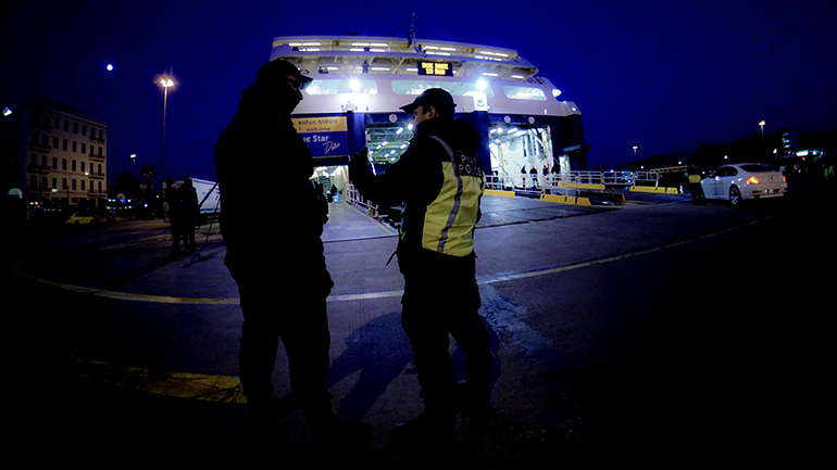 Μυστήριο με πτώμα μέσα στο λιμάνι του Πειραιά