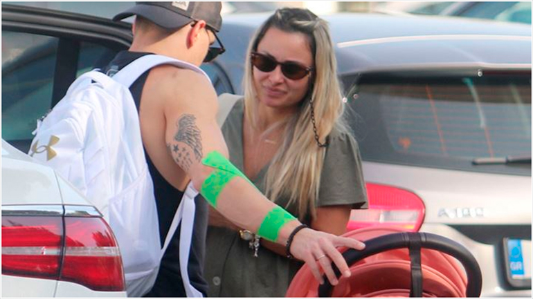 Λευτέρης Πετρούνιας- Βασιλική Μιλλούση: Βόλτα στη Βούλα λίγο πριν τον ερχομό του δεύτερου μωρού τους