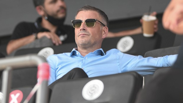  Στις εξέδρες του γηπέδου βρέθηκε και ο αρχιδιαιτητητής της Super League, Μαρκ Κλάτενμπεργκ ως παρατηρητής διαιτησίας... 