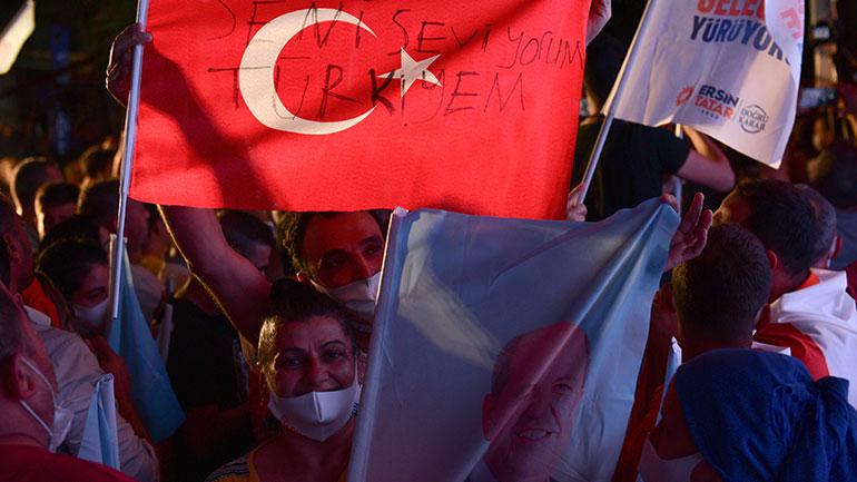 Η Άγκυρα χαιρετίζει τη νίκη του Τατάρ στα κατεχόμενα