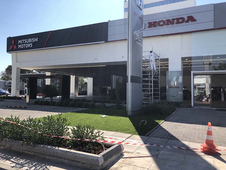 Τα καταστήματα Mitsubishi - Honda...