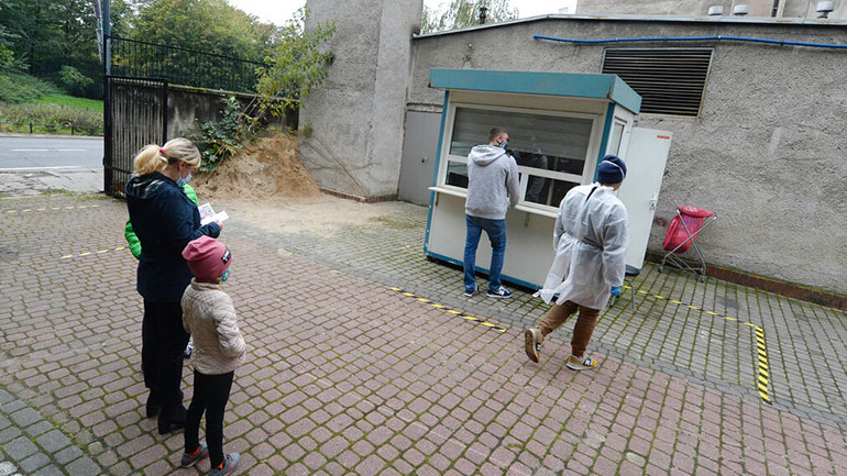 Πολωνία: Στήνεται νοσοκομείο για τον COVID-19 στο Εθνικό Στάδιο της Βαρσοβίας