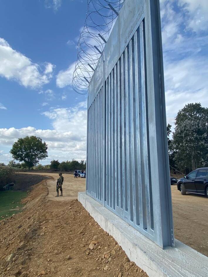 Αυτός είναι ο φράχτης που κατασκευάζεται