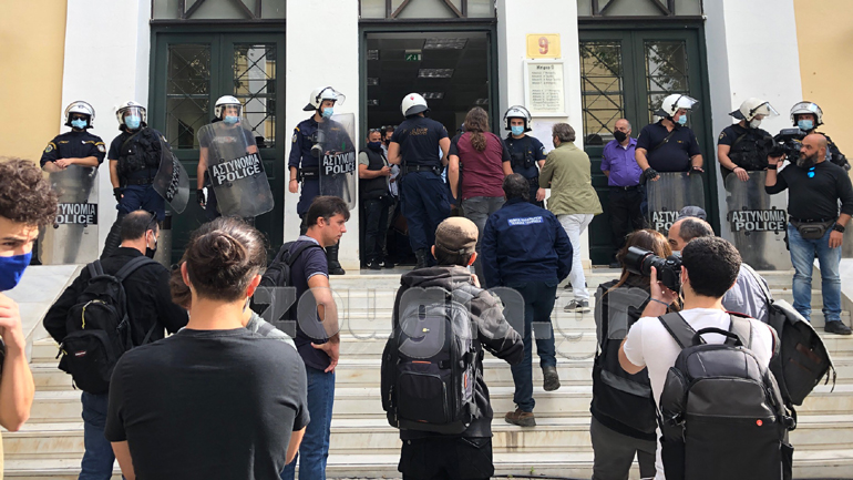 Ανήλικος κρατείται 4 μέρες στη ΓΑΔΑ κατηγορούμενος για κακούργημα – Αντιδράσεις γονέων