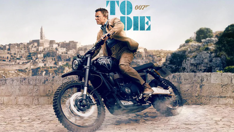 Η Coca Cola έλυσε το πρόβλημα των σκηνών με μοτοσικλέτα του James Bond