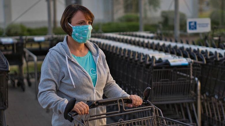 Υποχρεωτική η χρήση μάσκας στους εξωτερικούς χώρους από αύριο στο Βουκουρέστι