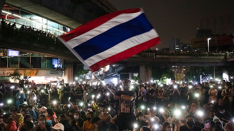 Ταϊλάνδη: Έκτακτη σύγκληση του κοινοβουλίου – Συνεχίζονται οι φιλοδημοκρατικές κινητοποιήσεις