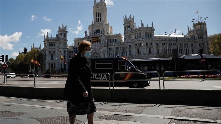 Μαδρίτη: Εξετάζεται το ενδεχόμενο επιβολής απαγόρευσης της κυκλοφορίας σε συγκεκριμένες ώρες