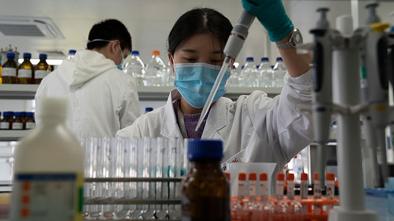 Εξήντα χιλιάδες άνθρωποι σε διάφορες χώρες έχουν λάβει ένα από τα κινεζικά πειραματικά εμβόλια κατά του Covid-19