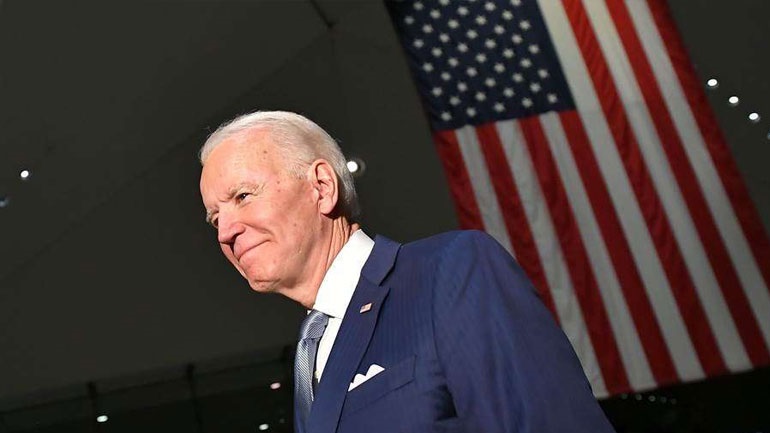 Με το κομποσκοίνι στο χέρι ο Τζο Μπάιντεν προσπαθεί να κερδίσει τους καθολικούς ψηφοφόρους