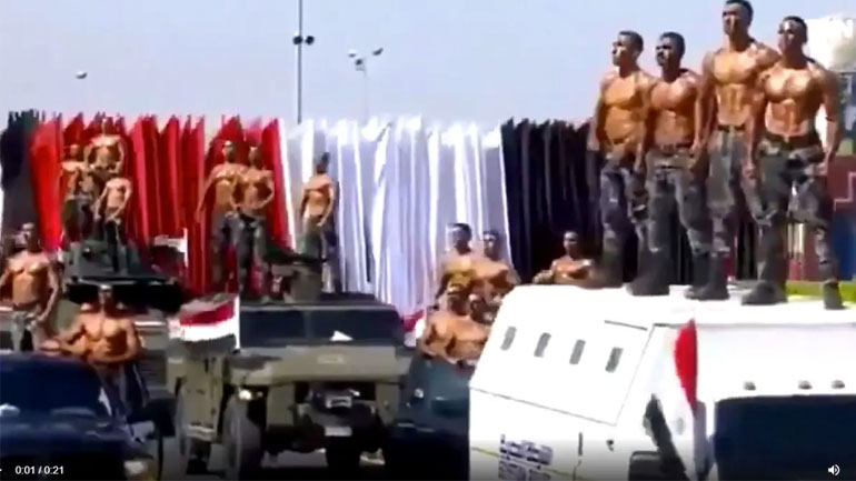 Στρατιωτική παρέλαση στην Αίγυπτο