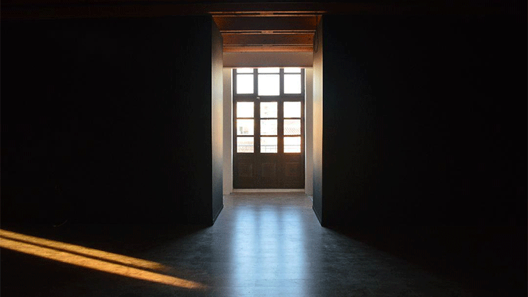 Το Θέατρο όροφως αποκαλύπτεται