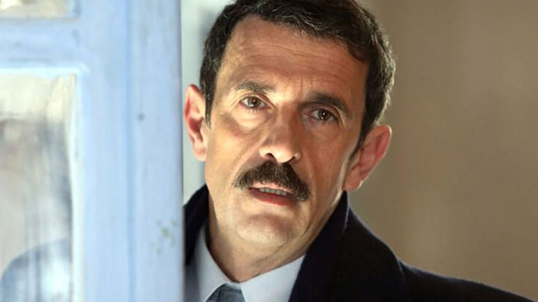 Άγριες Μέλισσες: Ο Δούκας μαθαίνει πως μπορεί να επιστρέψει στο χωριό για να πάρει την εκδίκησή του