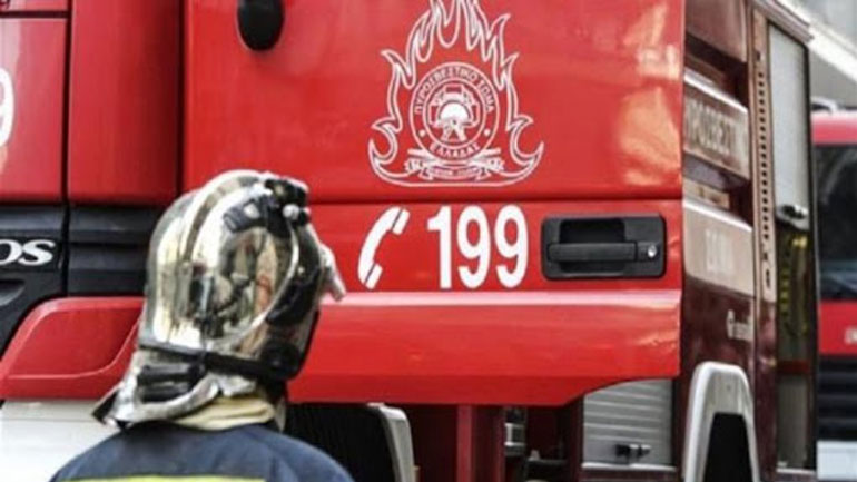 Φωτιά σε κτήριο στην πλατεία Κολιάτσου