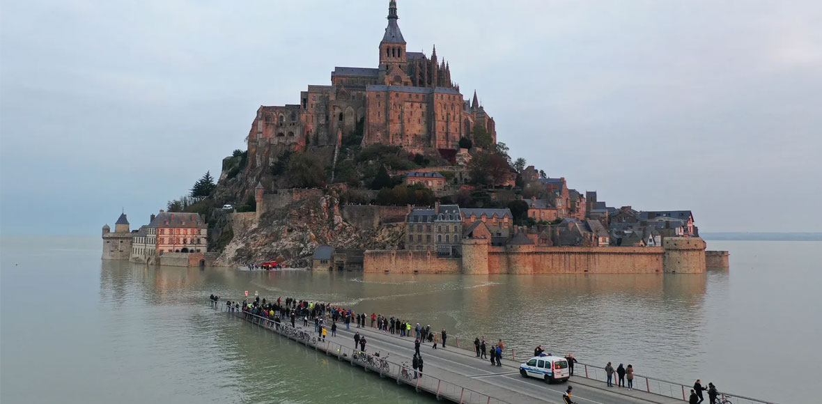 Μοναστήρι στο… νερό