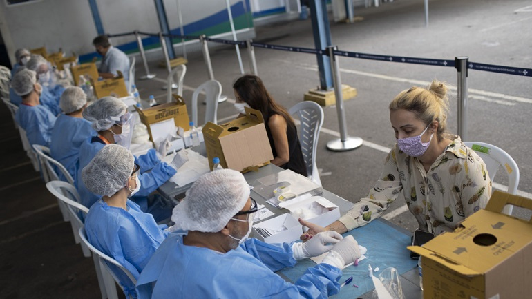 Covid-19: Πλησιάζουν τους 155.000 οι θάνατοι στη Βραζιλία