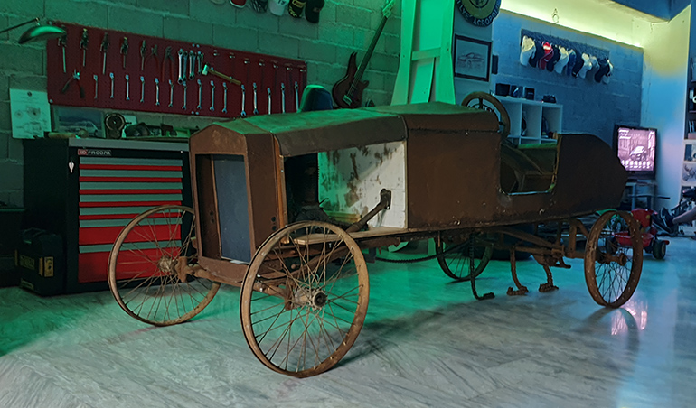 Το πρώτο ελληνικό αυτοκίνητο θεωρείται πλέον έα ιστορικό εύρημα και βρίσκεται σε αυτήν την κατάσταση...