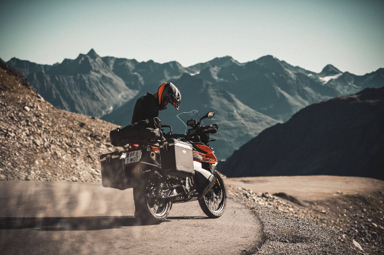 H... απλή έκδοση του 890 Adventure είναι εκείνη που ενδιαφέρει τους περισσότερους.