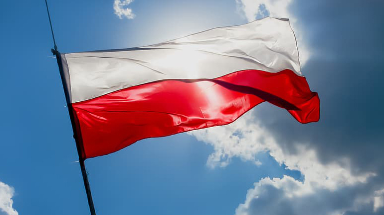 Στη δημιουργία νέων κλινών και νοσοκομείων για τον Covid-19 στοχεύει η πολωνική κυβέρνηση