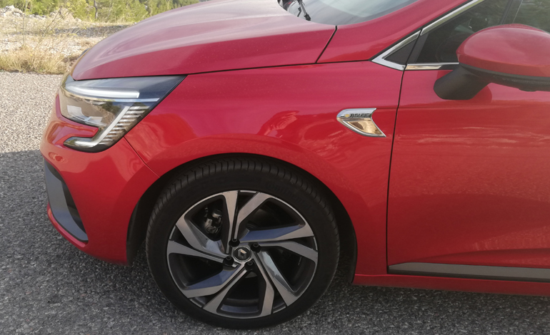 Φοράει ζάντες ακτινωτές 17’’ (Magny-Cours)