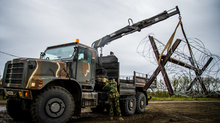 Οι Ένοπλες Δυνάμεις κατασκευάζουν αποτρεπτικά εμπόδια στον Έβρο