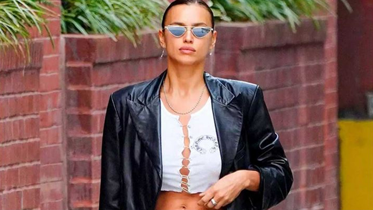 H Irina Shayk φωτογραφίζεται γυμνή σε εξώφυλλο περιοδικού