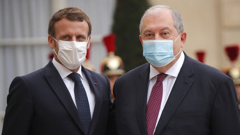 Γαλλία: Συνάντηση Μακρόν με τον πρόεδρο της Αρμενίας – Επικοινωνία με Πασινιάν και Αλίεφ