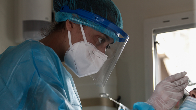 Δύο κρούσματα κορωνοϊού σε εργοστάσιο στην Κορινθία