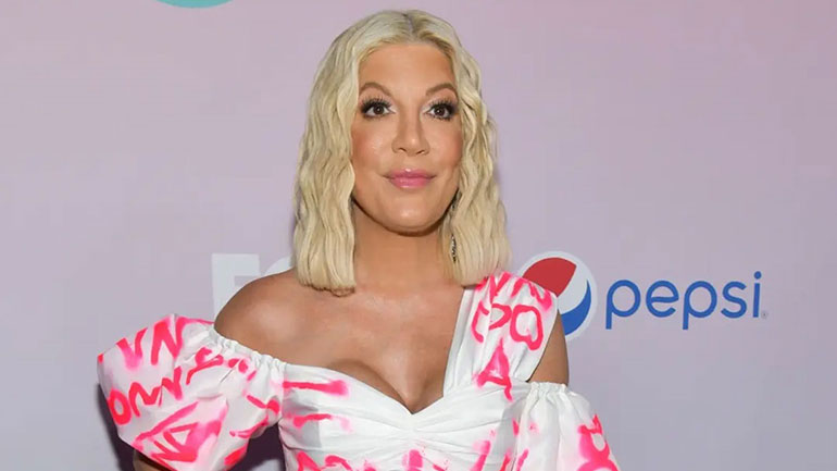 Η εξομολόγηση της Tori Spelling: «Όταν πρωταγωνιστούσα στο Beverly Hills με αποκαλούσαν βάτραχο»