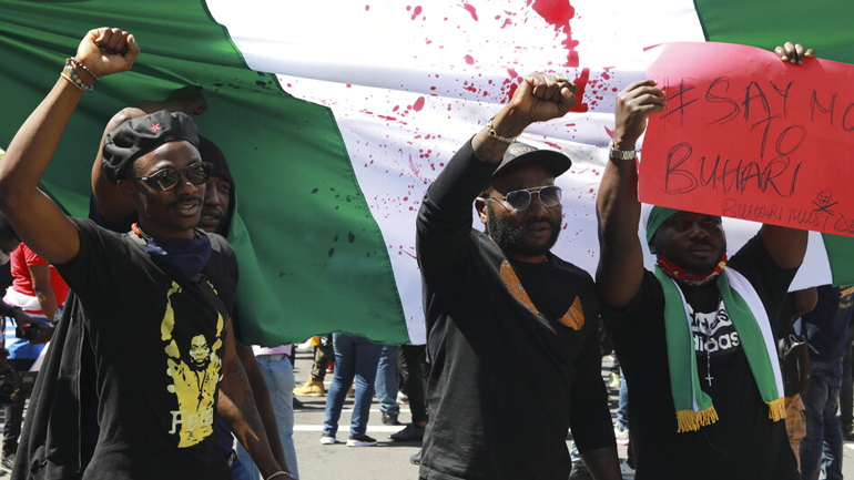 Νιγηρία: Βίαιες ταραχές και πυροβολισμοί στο Λάγος έπειτα από τον θάνατο 12 διαδηλωτών