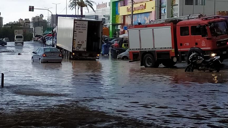 Πολλά προβλήματα και εκατοντάδες κλήσεις στην Πυροσβεστική προκάλεσε η κακοκαιρία στην Κρήτη