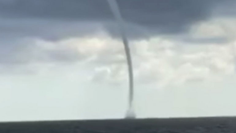 Πανικός στη Ρόδο από υδροστρόβιλο που «χτύπησε» το νησί