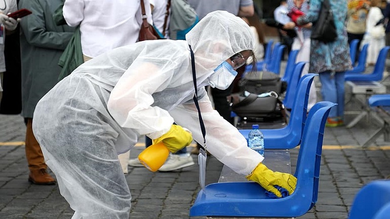 Η Ισπανία εξετάζει πιο αυστηρά μέτρα για την αντιμετώπιση του κορωνοϊού