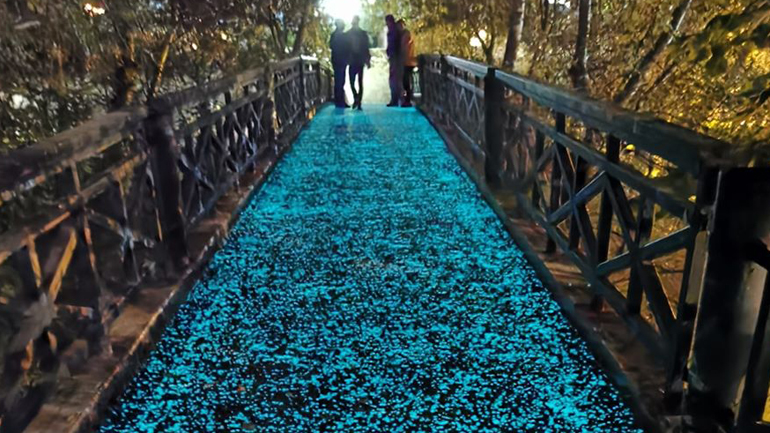 Η πρώτη αυτοφωτιζόμενη πεζογέφυρα στη Λάρισα Η πρώτη αυτοφωτιζόμενη πεζογέφυρα στη Λάρισα