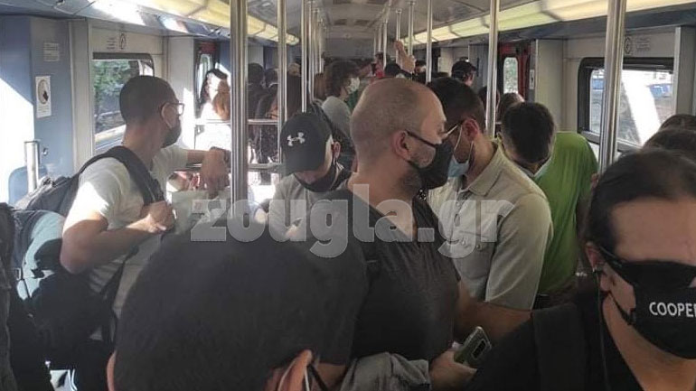 Εικόνες συνωστισμού στον ηλεκτρικό στα Πετράλωνα Εικόνες συνωστισμού στον ηλεκτρικό στα Πετράλωνα