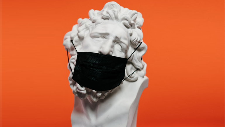 Maskne: Βγάζεις σπυράκια με την υφασμάτινη μάσκα;