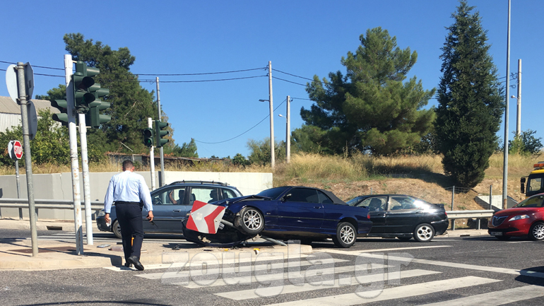 Τροχαίο ατύχημα στην έξοδο της Αττικής Οδού προς Ελευσίνα