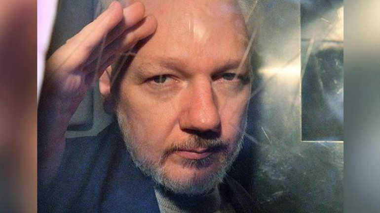 Σκοτεινές ημέρες για τη δημοσιογραφία: Οι ρεπόρτερ εμπορεύονται τις αρχές με την ασφάλειά τους