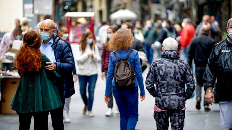 Μέχρι πέντε άτομα σε δημόσιες συναθροίσεις στην Πολωνία