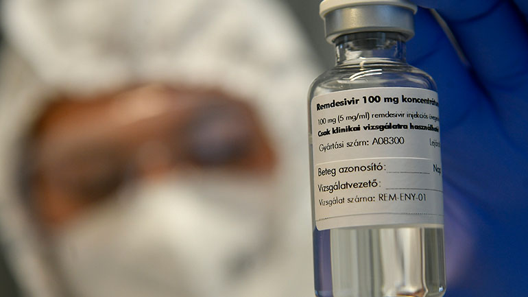 Οι ΗΠΑ χορήγησαν πλήρη έγκριση στη ρεμδεσιβίρη ως θεραπεία κατά του κορωνοϊού