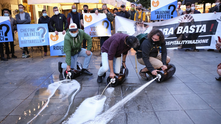 Ιταλία: Διαμαρτυρίες στη Νάπολη κατά της απαγόρευσης κυκλοφορίας